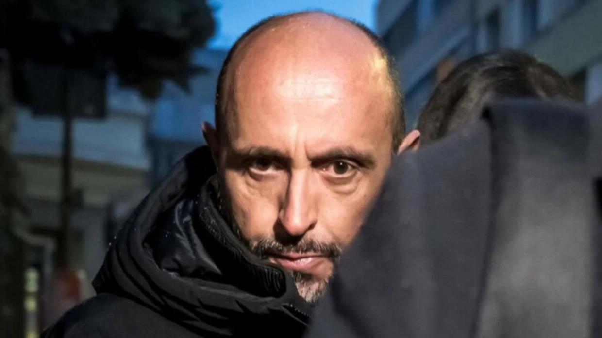 Crans Montana, prosegue l'inchiesta ma Jacques Moretti presenta il certificato medico: "Soffro di PTSD"