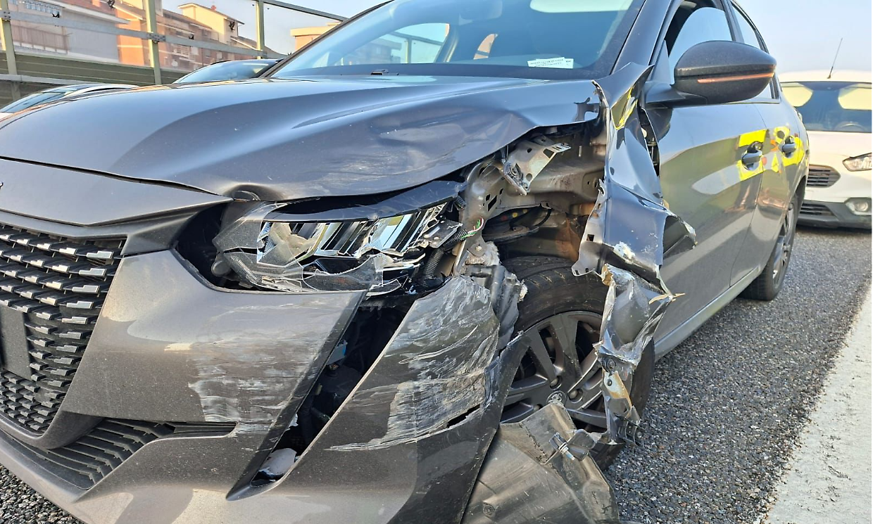 Caos in tangenziale nord dopo Collegno: scontro tra due auto e traffico paralizzato