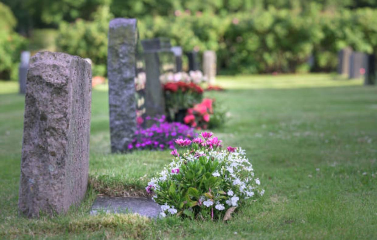 Trofarello, cimiteri al centro