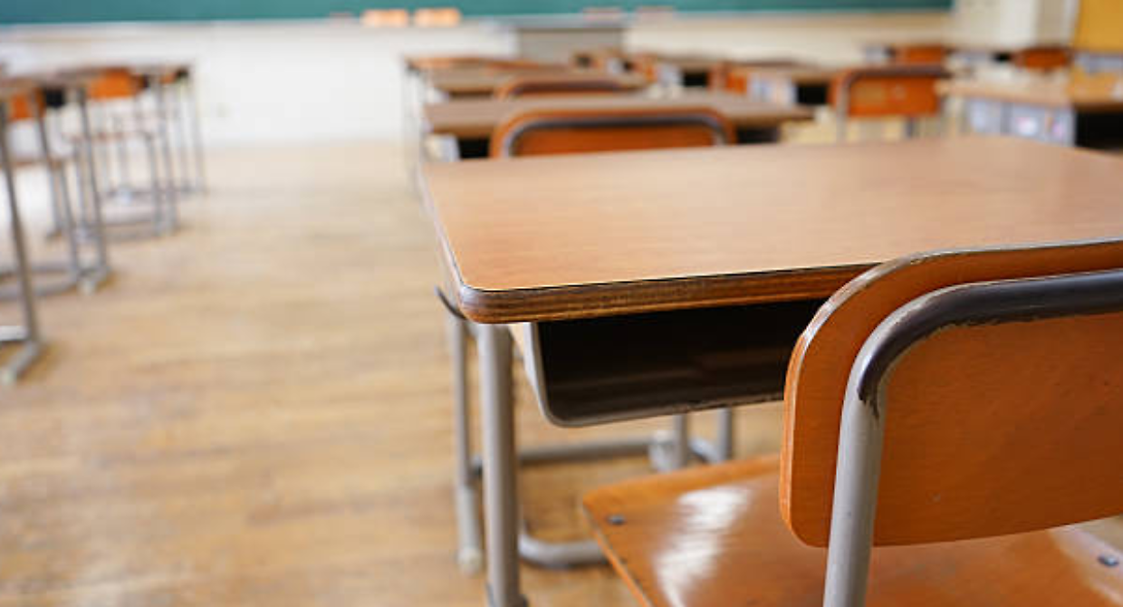 Pugno e insulto razzista al liceo Amaldi di Novi Ligure: la scuola denuncia e sceglie l&rsquo;educazione