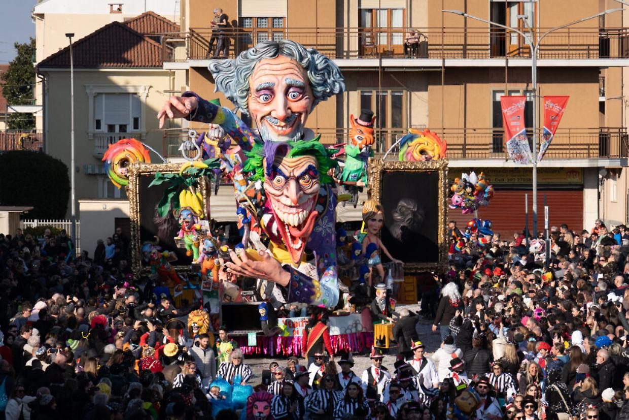 Santhi&agrave;, torna il Carnevale storico: carri giganti e fagiolata da record