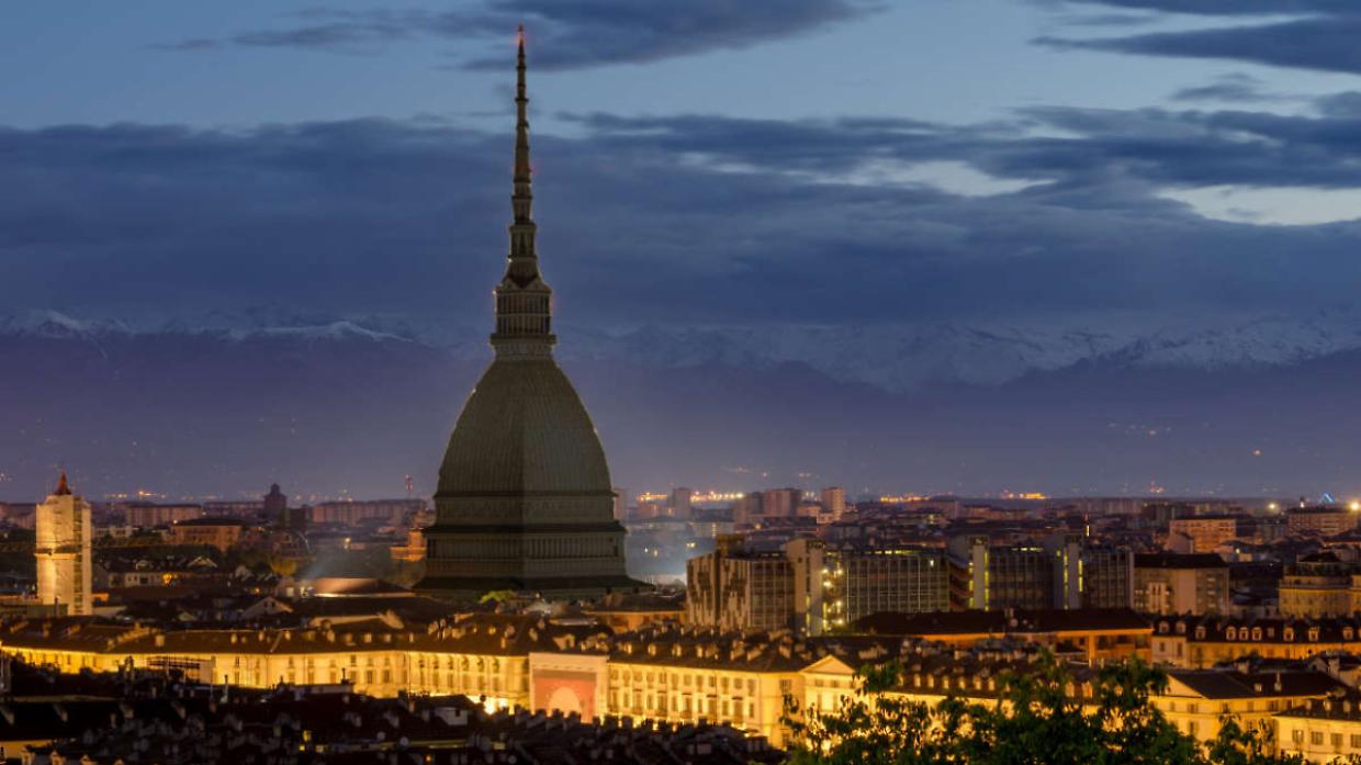 Torino, una sera senza luci per accendere la coscienza ambientale