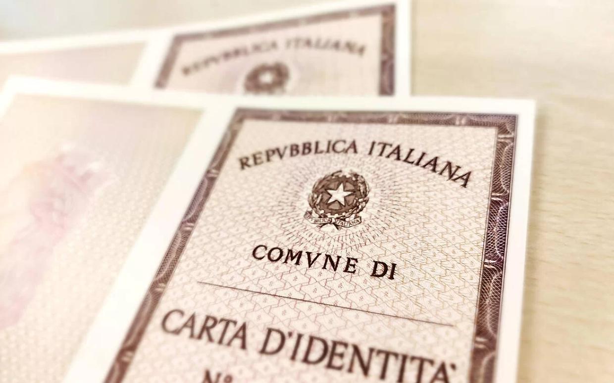 Tre fratelli cambiano cognome: &laquo;Facevano battute&raquo;. Ecco come si pu&ograve; fare