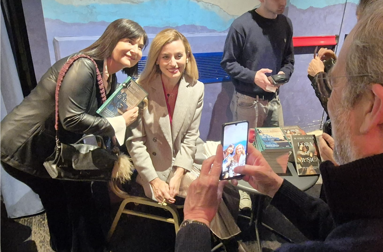 Bagno di folla al Teatro Juvarra per Beatrice Venezi