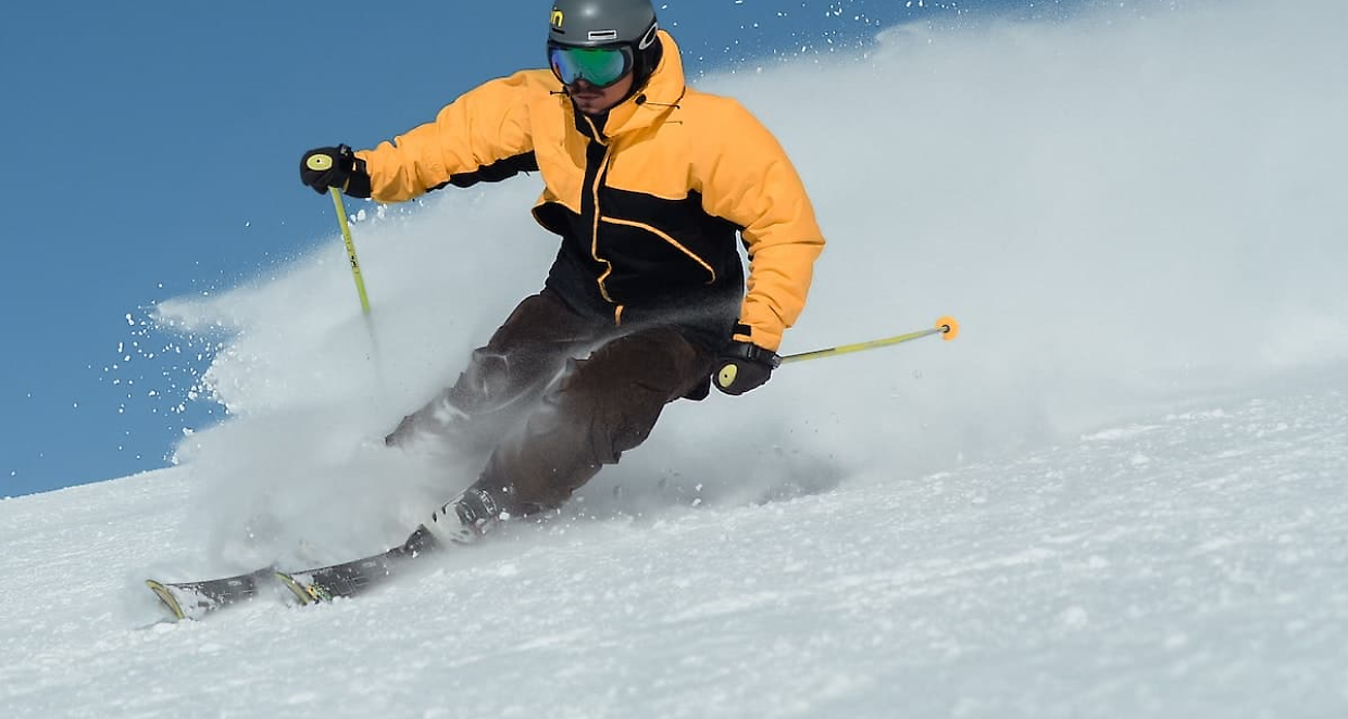 Sci, il casco non &egrave; un optional: senza protezione e su piste difficili il rischio di ospedale sale fino a 7 volte