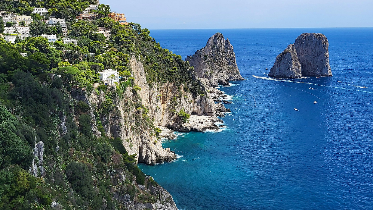 Capri e l'introduzione, a partire da questa estate, di nuove regole per contrastare l'overtourism 