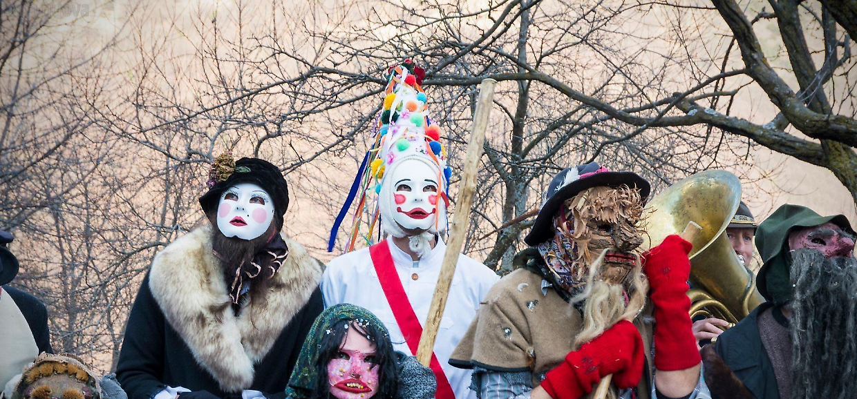 Condove, il carnevale del Lajetto riaccende le Barbuire: riti antichi, musica e comunit&agrave;