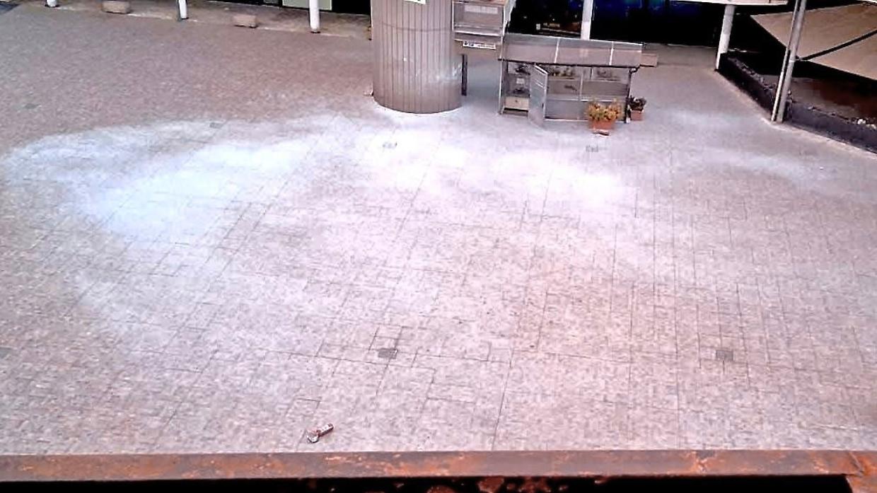 Svuotano gli estintori nel parcheggio sotterraneo, caccia ai vandali