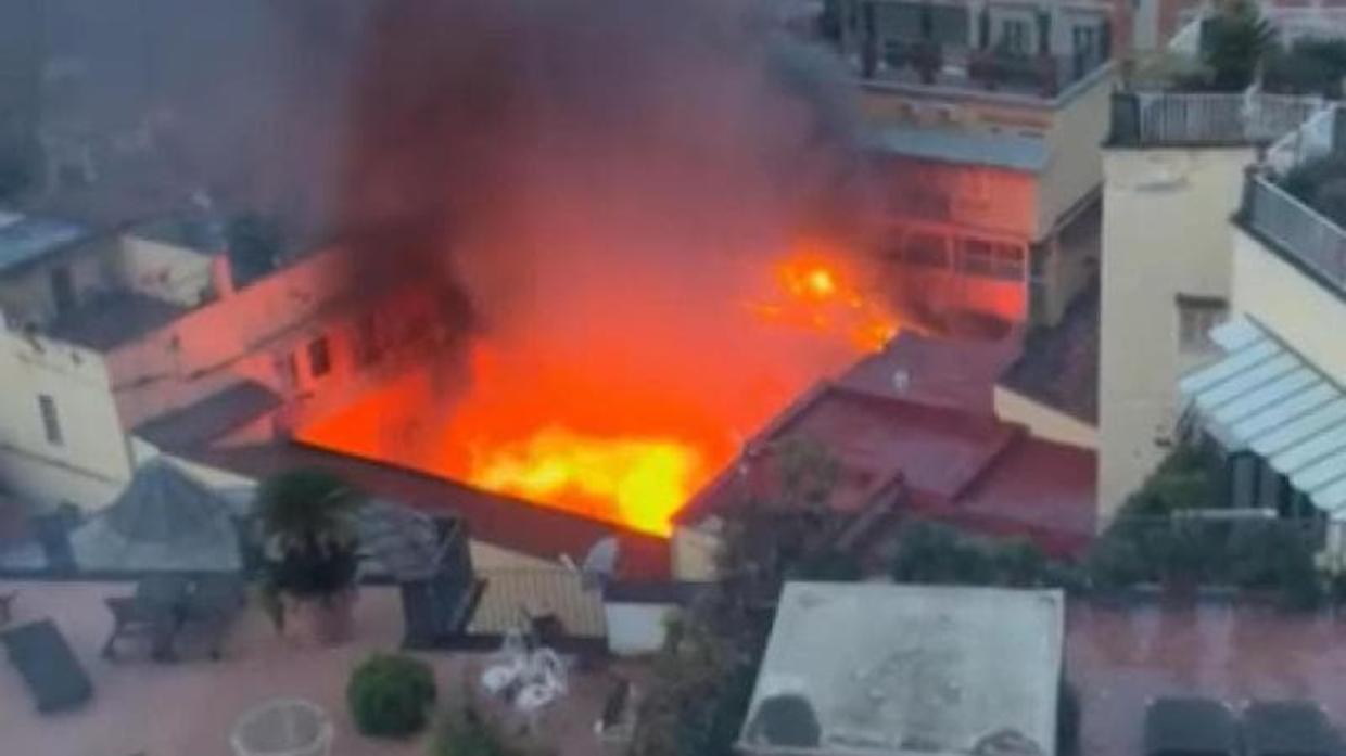 Teatro Sannazaro in cenere: distrutti 180 anni di storia, parte la corsa alla ricostruzione