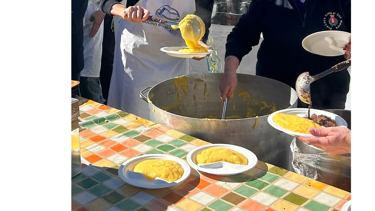 Polenta e comunit&agrave;: San Mauro si stringe in piazza Europa