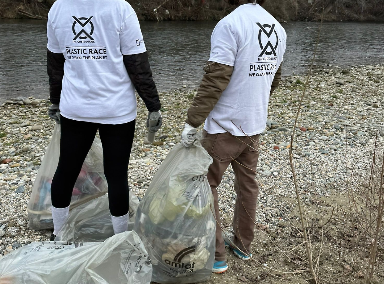 The Custodians cerca nuovi volontari per combattere l'emergenza rifiuti