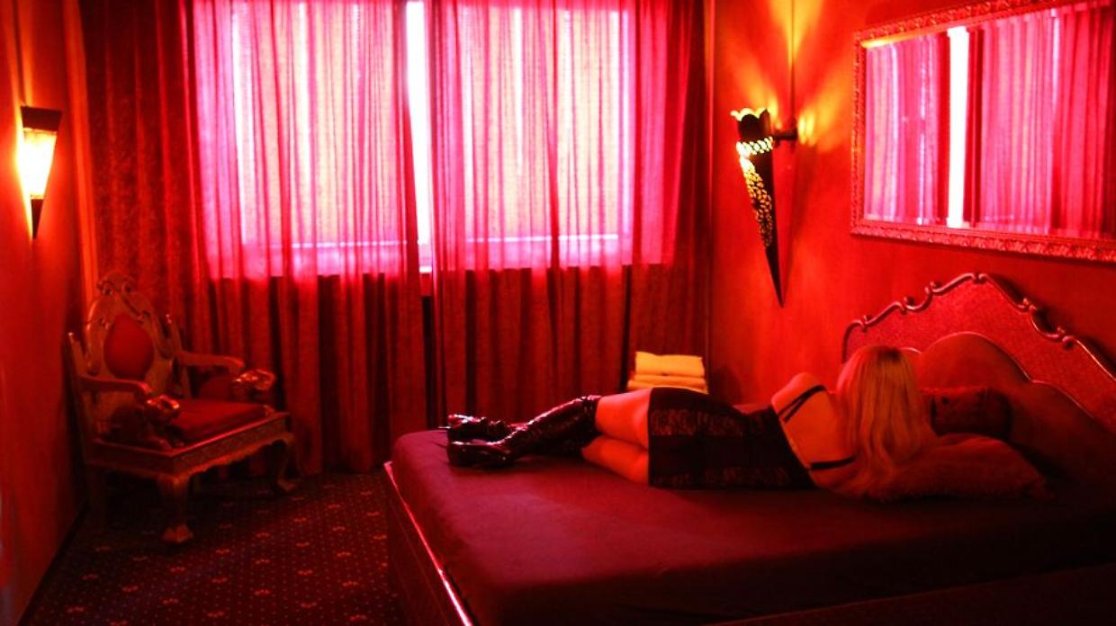 San Giorgio Canavese, villa "a luci rosse": droga e prostituzione, obbligo di dimora a un 59enne