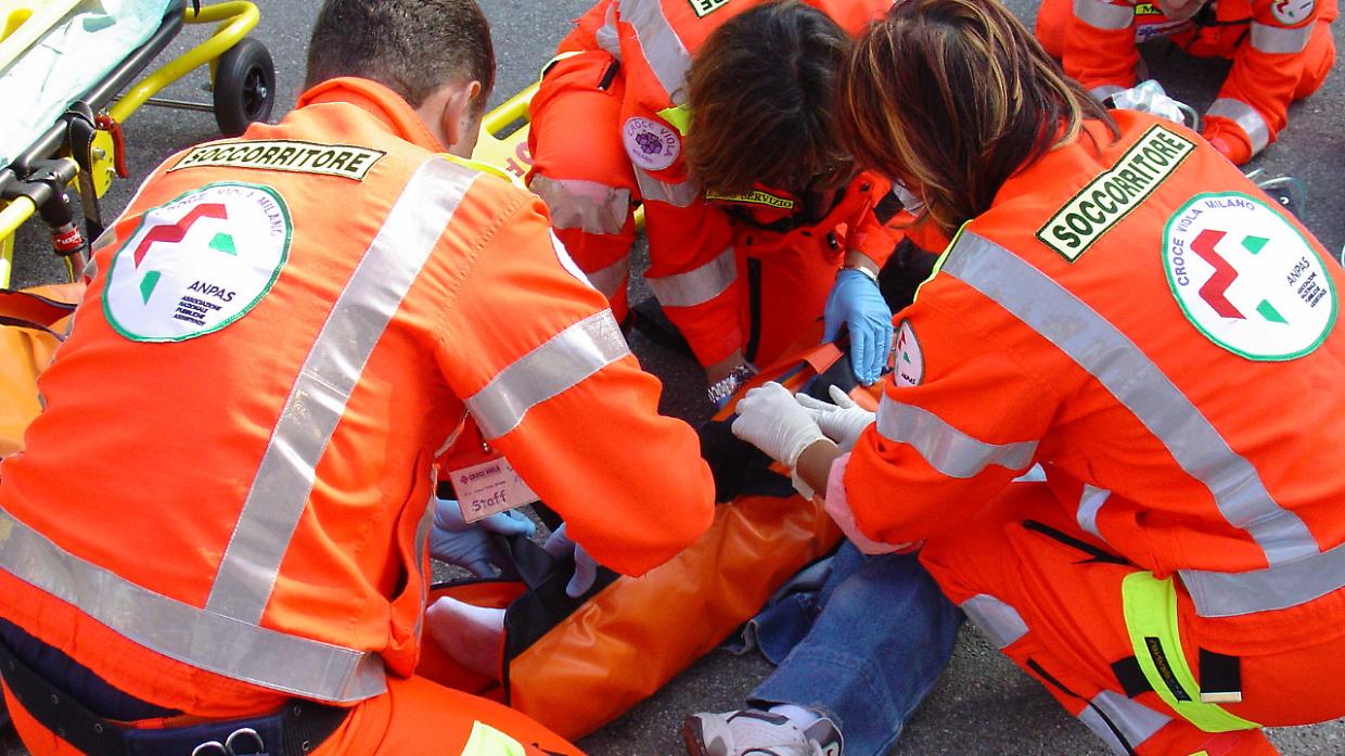 Tragico incidente a Rivoli: ciclista di 72 anni muore dopo essere stato investito da un camion