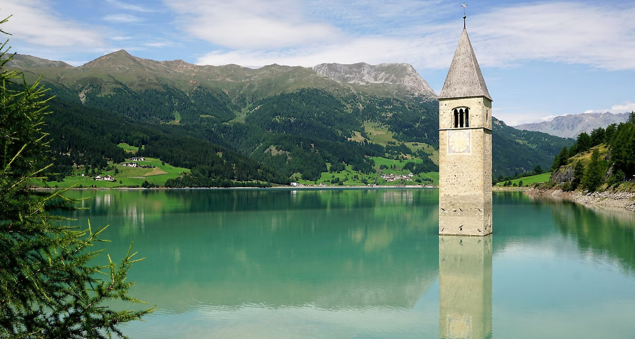 In Italia c'&egrave; un paese che scompare e riappare: ecco il luogo che ha stregato Netflix