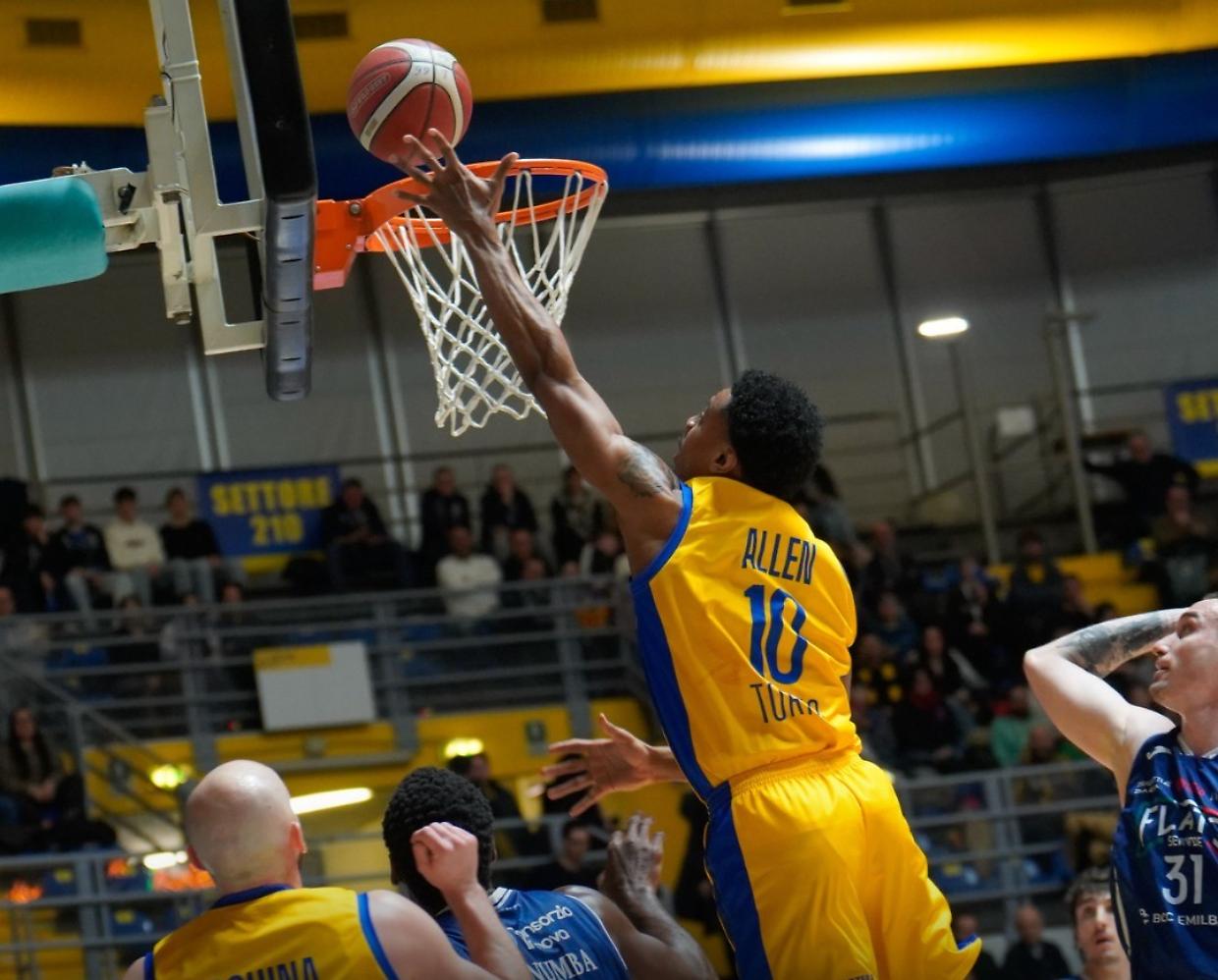 Trasferta complicata per la Reale Mutua, al PalaPentassuglia contro la Valtur Brindisi 