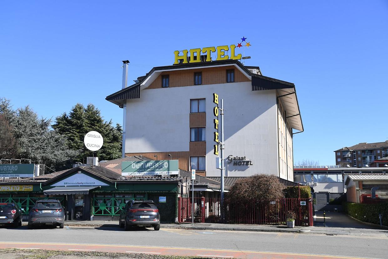 Tentato omicidio a Venaria Reale: pensionato aggredisce una cameriera con un coltello