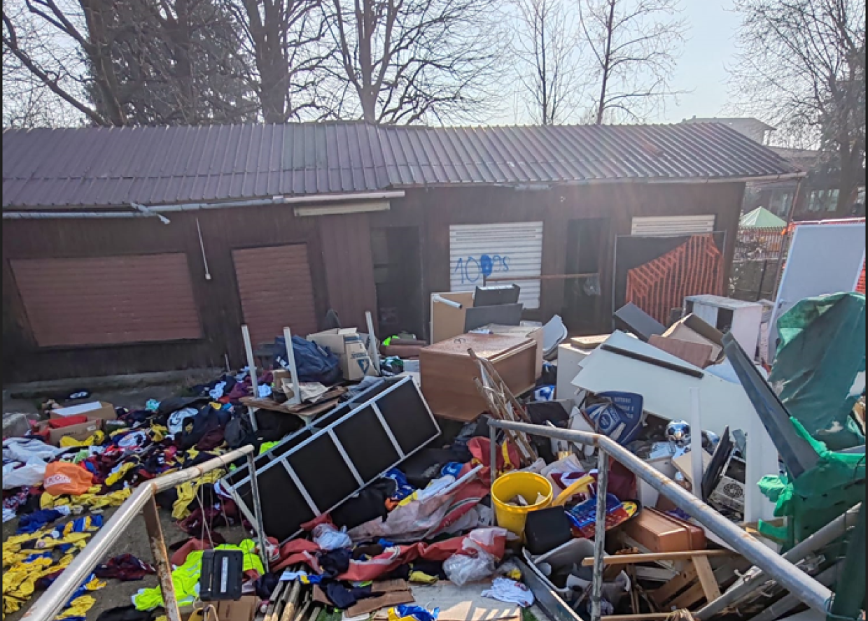 Rivoli, campi di via Orsiera tra degrado e feste abusive: scoppia la polemica politica