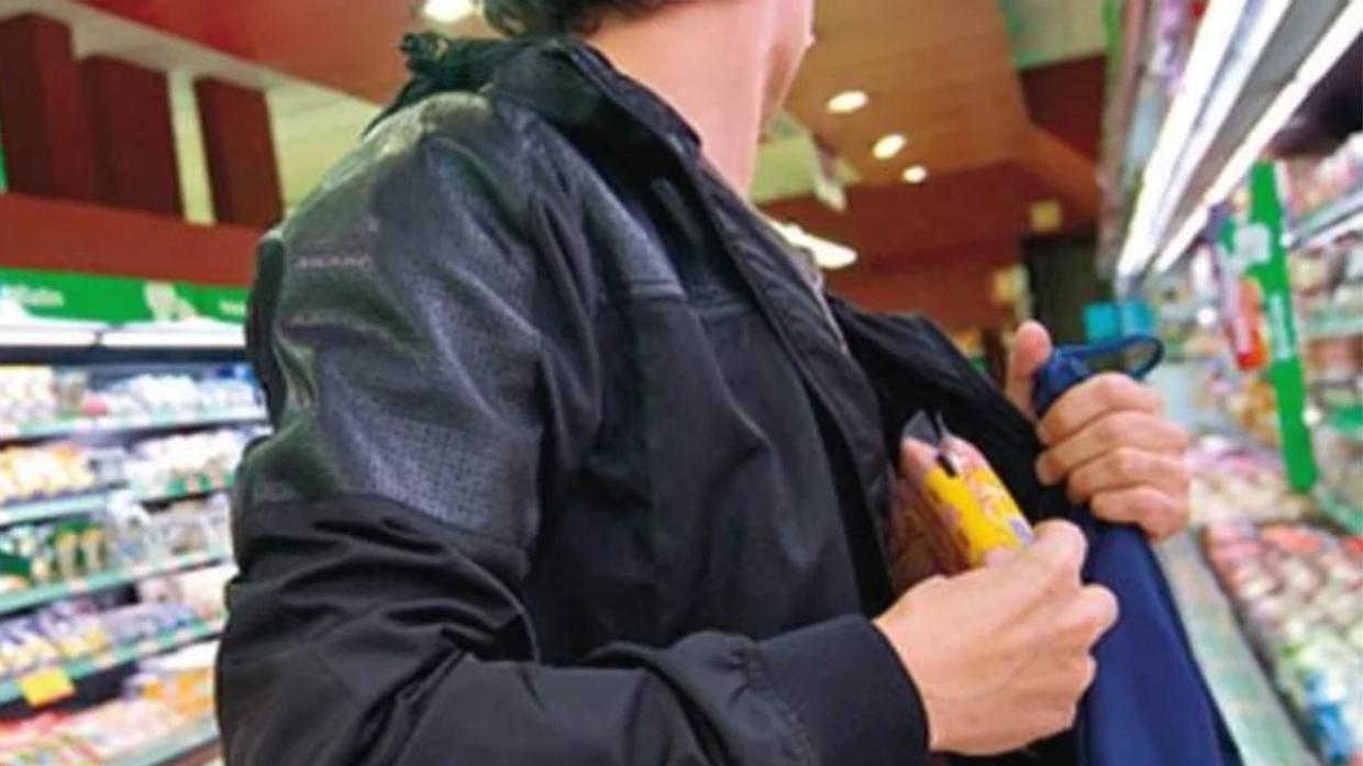 Furti nei supermercati tra Ivrea e Chivasso, refurtiva scoperta a Biella: tre denunciati