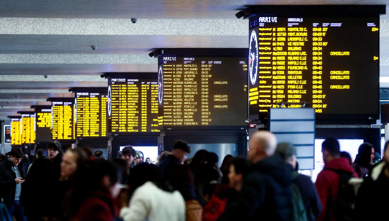 Scioperi trasporti 26-28 febbraio 2026: stop aerei e treni in tutta Italia