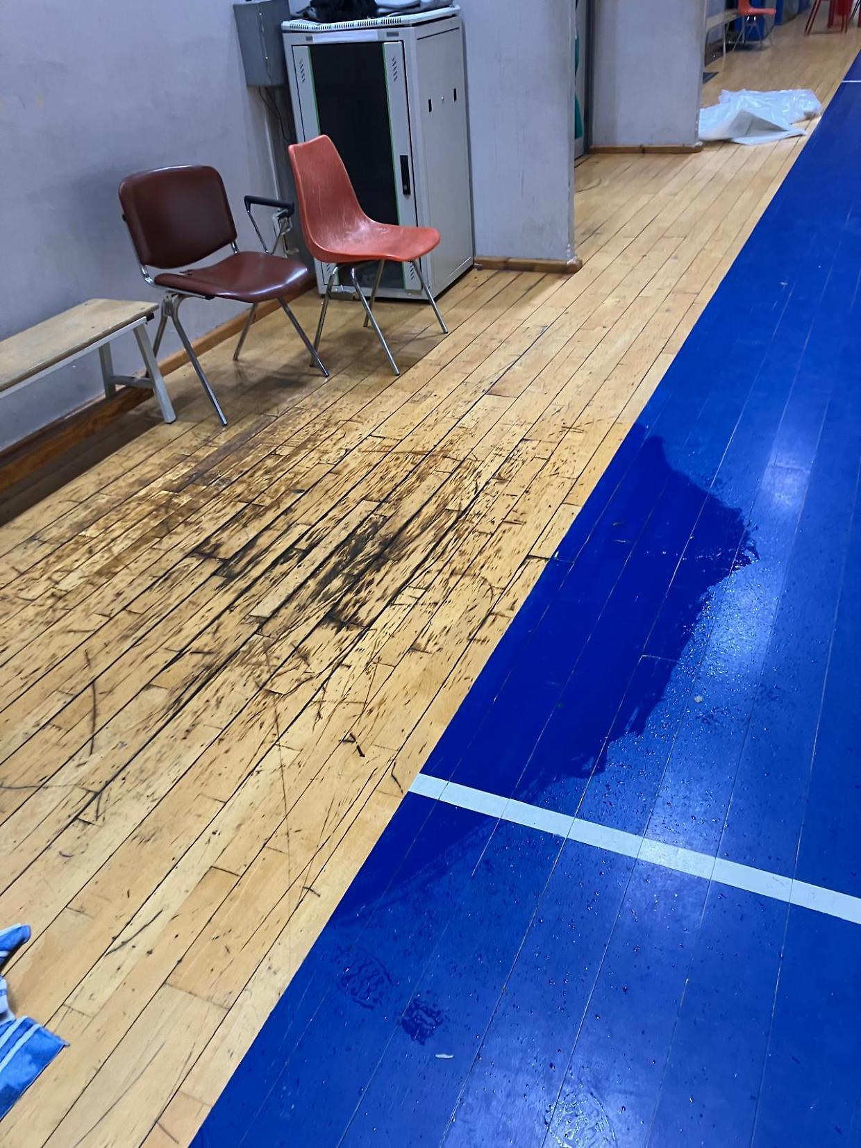 Stop allo sport &ldquo;bagnato&rdquo;: dopo un anno la Citt&agrave; ripristina il Palazzetto