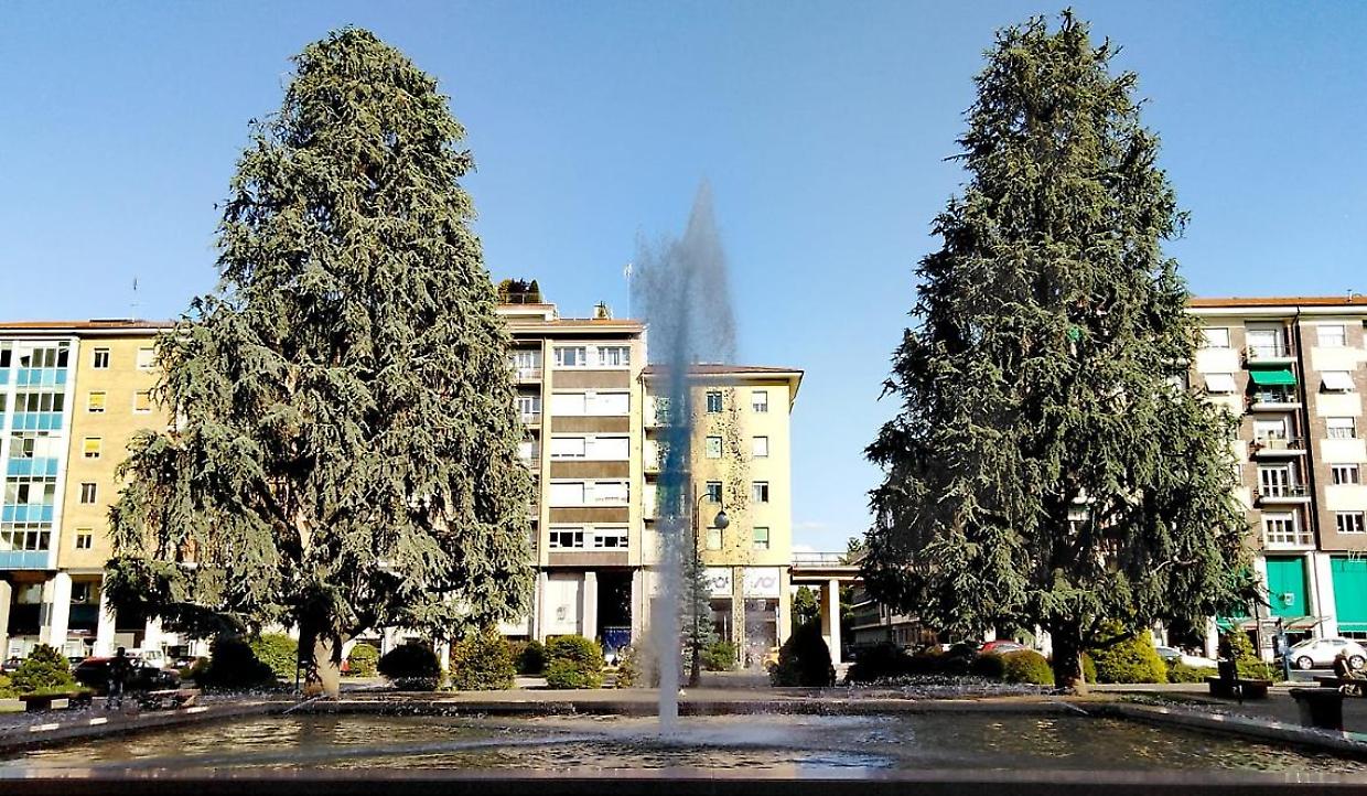 Cuneo, blindata Piazza Europa: &egrave; scontro totale tra ruspe e ambientalisti