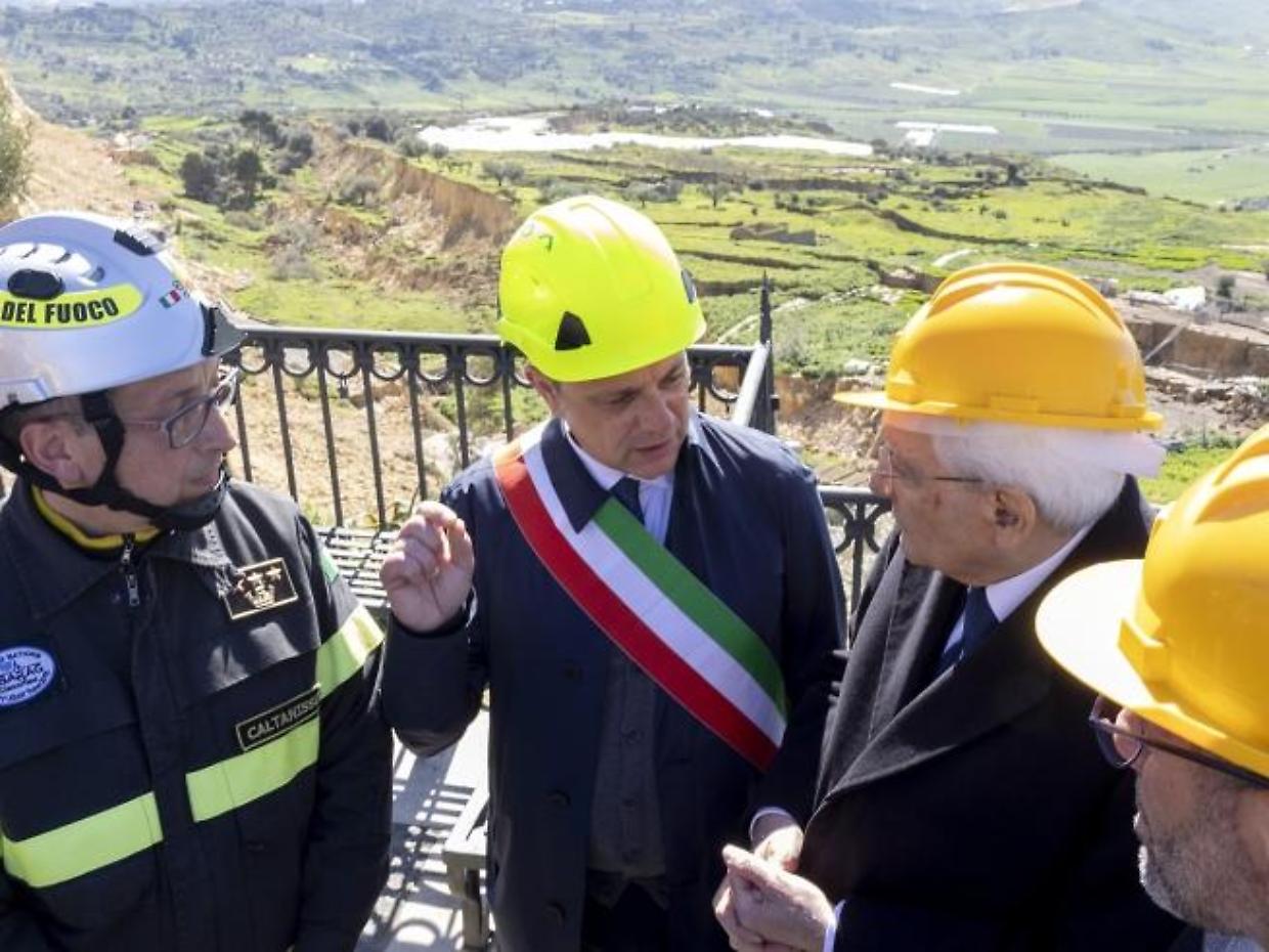 Niscemi, Mattarella tra gli sfollati: &ldquo;Lo Stato non vi lascia soli"