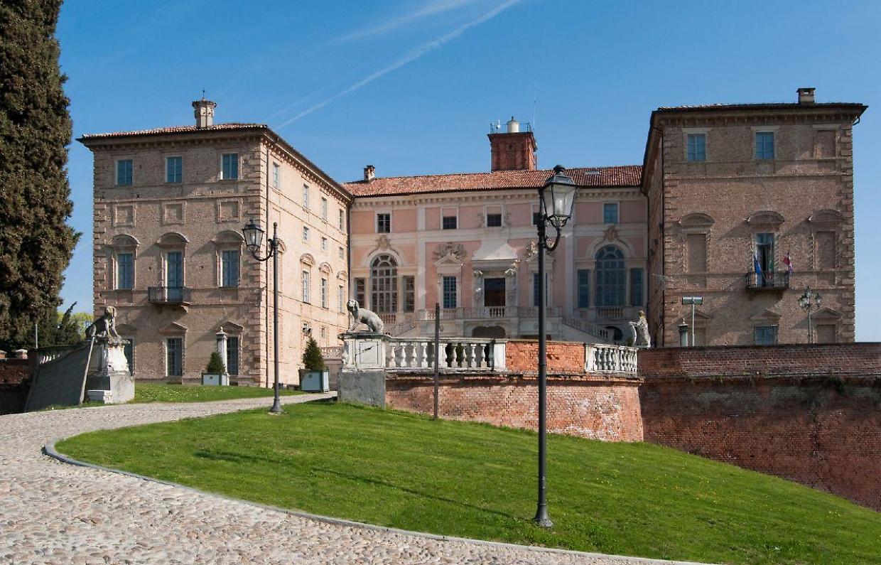 Govone, il castello reale riapre: arredi ritrovati e un calendario che profuma di primavera