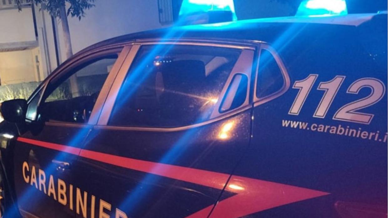 Orbassano, spaccata nella notte in via San Rocco: auto ariete contro un negozio di orologi