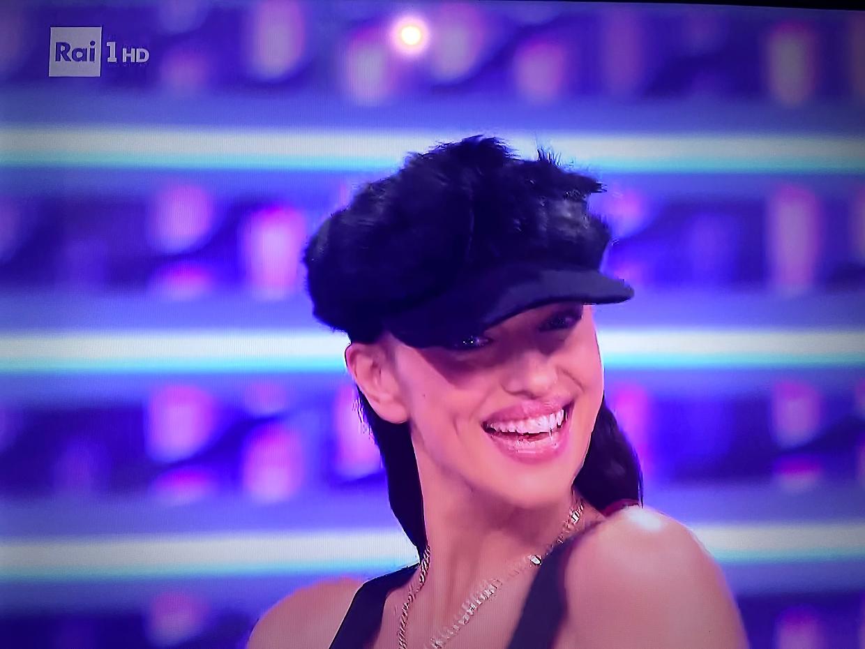 Si riaccendono le luci, il via alla terza serata dell'Ariston