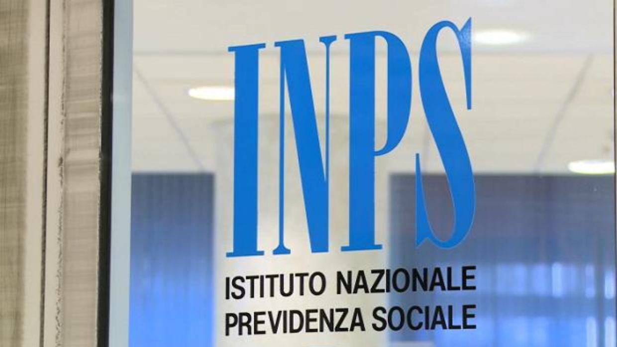 Italia, il divario di genere frena lavoro e pensioni: bocciata la legge sul congedo paritario