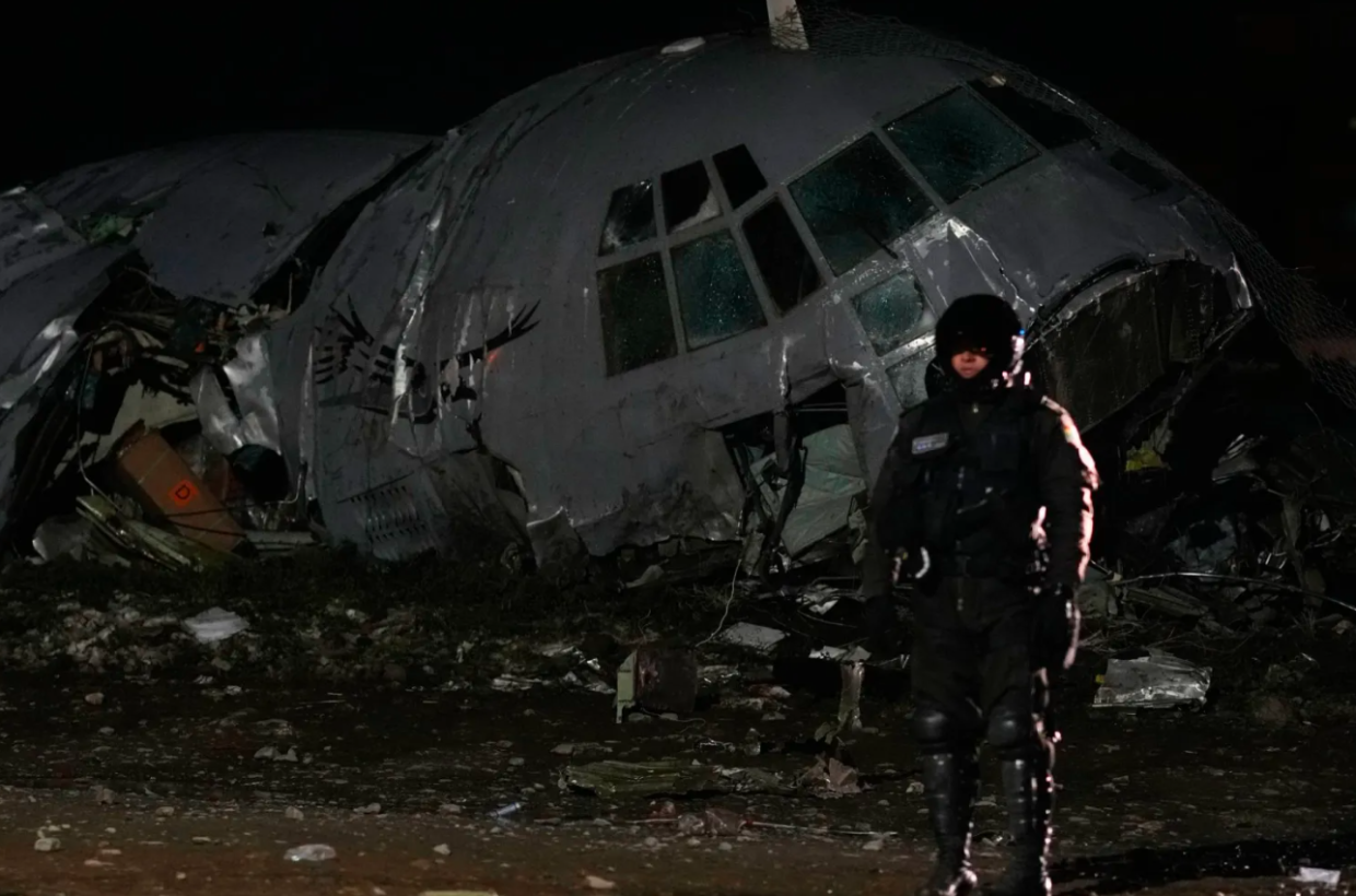 Bolivia, tragedia a El Alto: aereo militare fuori pista, oltre 20 morti