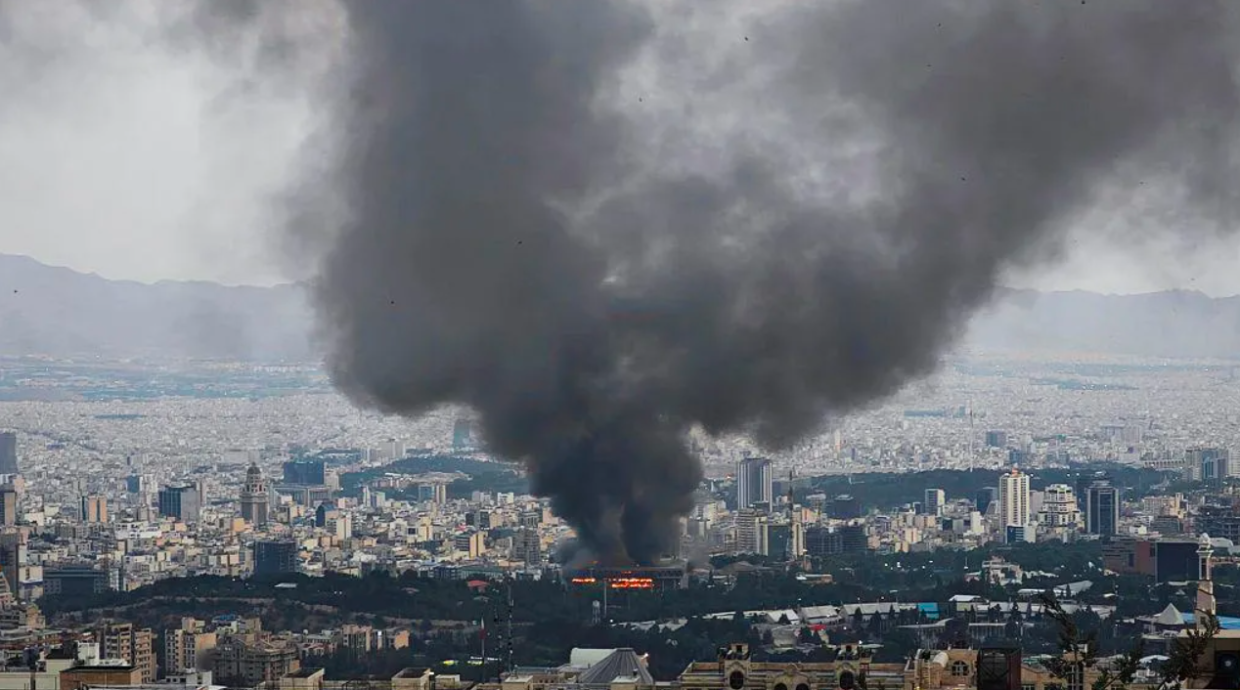 Attacco all&rsquo;Iran, oltre 200 morti. L'ayatollah Ali Khamenei &egrave; morto