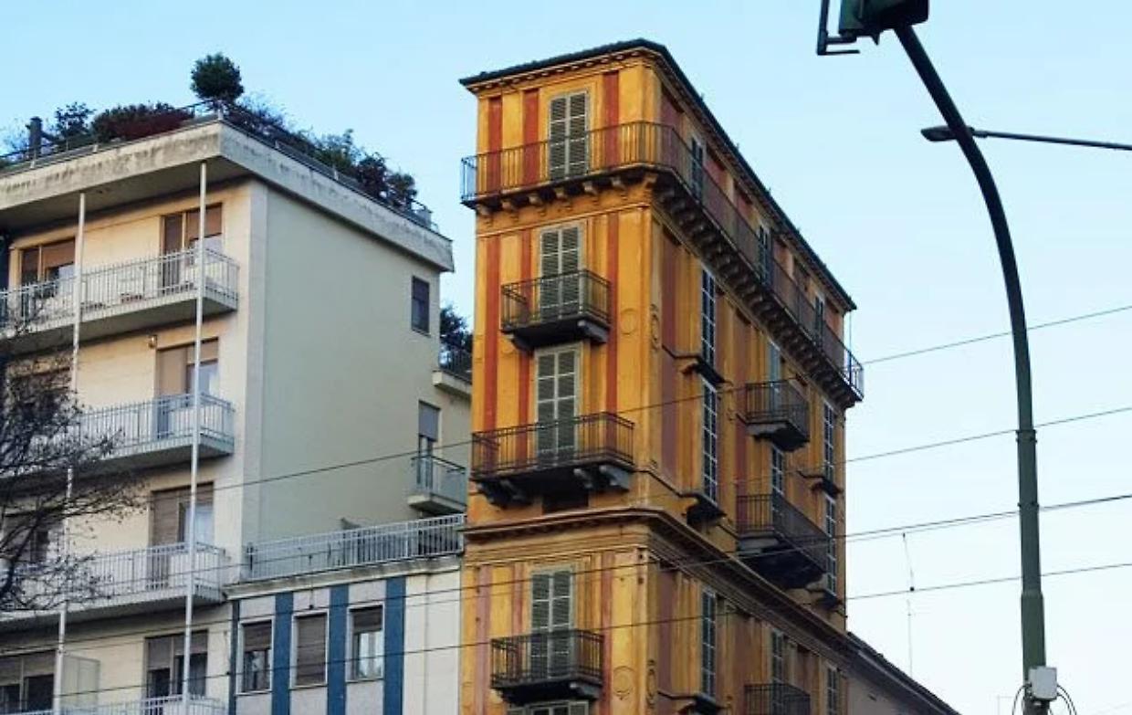 In Vanchiglia c'&egrave; il palazzo pi&ugrave; stretto del mondo, ecco quale