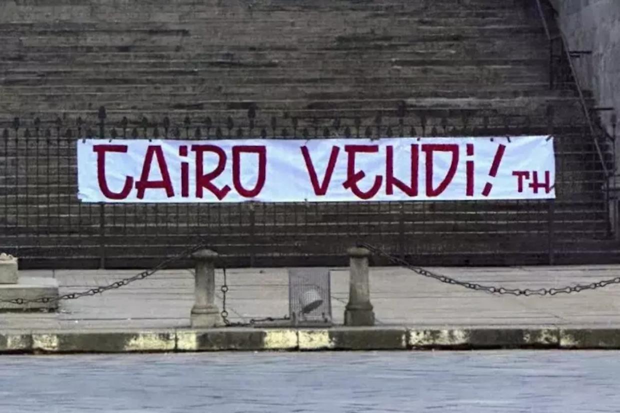 Torino, notte di striscioni contro Urbano Cairo, la Digos sequestra le scritte degli ultras