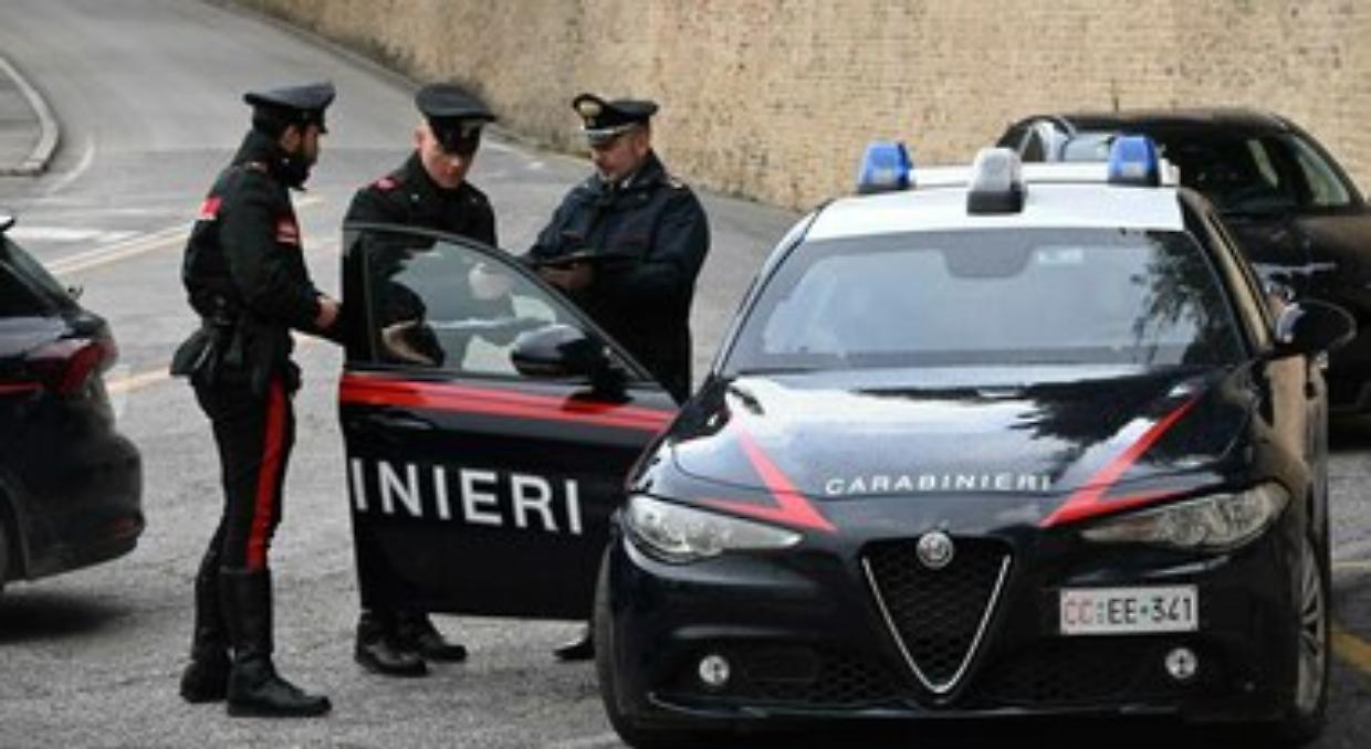Una spina dorsale in cantina: il giallo di viale Vittorio Veneto a Chivasso cerca una spiegazione