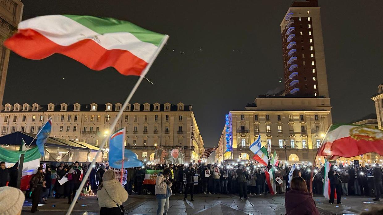 Gli iraniani di Torino: &laquo;Il figlio dello sci&agrave; &egrave; come Mattarella. Deve tornare&raquo;