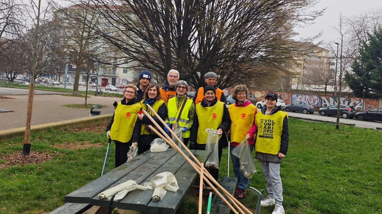 Parco San Paolo, volontari al lavoro per restituire decoro e vivibilit&agrave;
