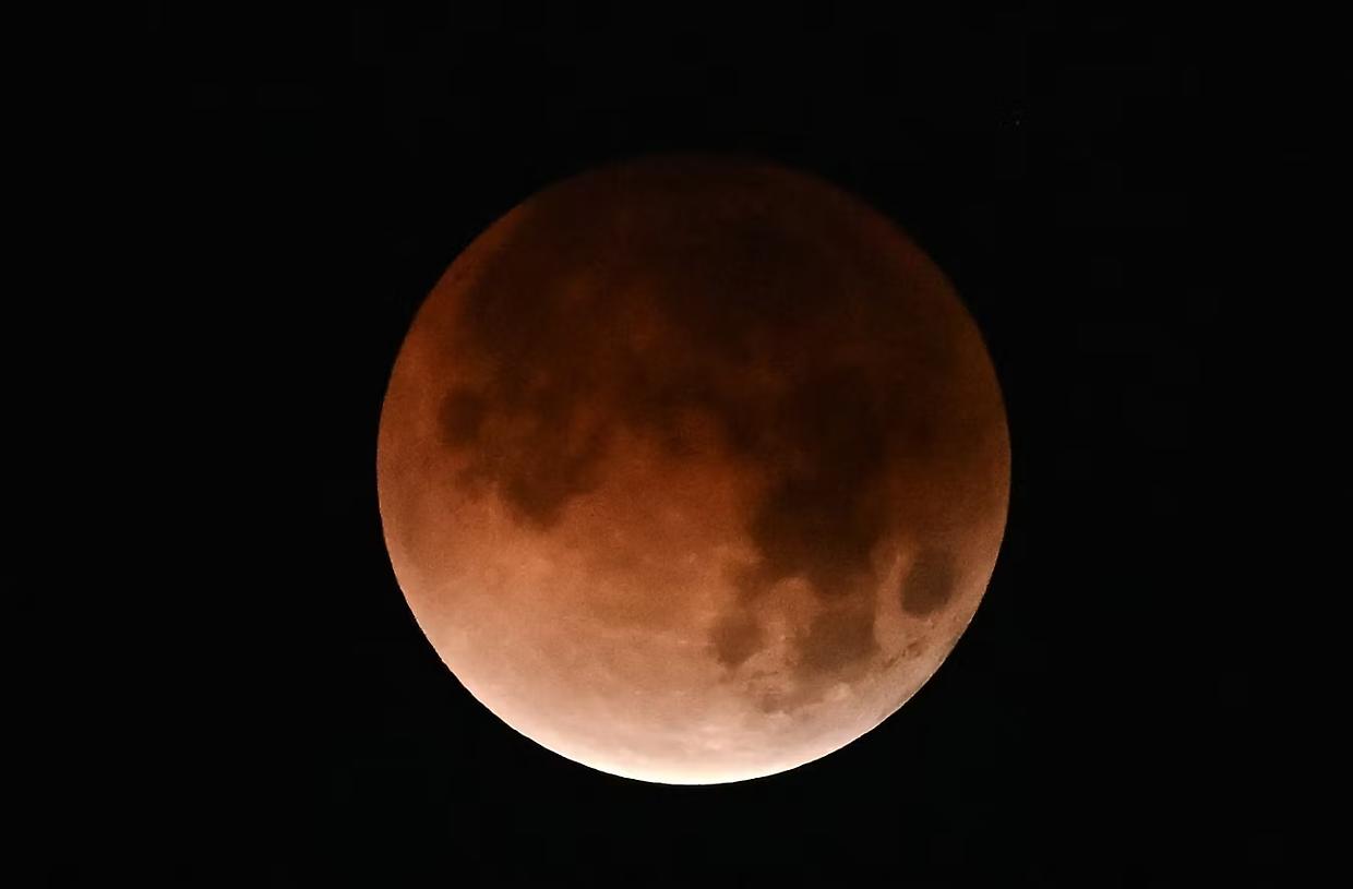 Luna di Sangue, ieri l'eclissi totale che ha incantato il mondo (ma non l'Italia)
