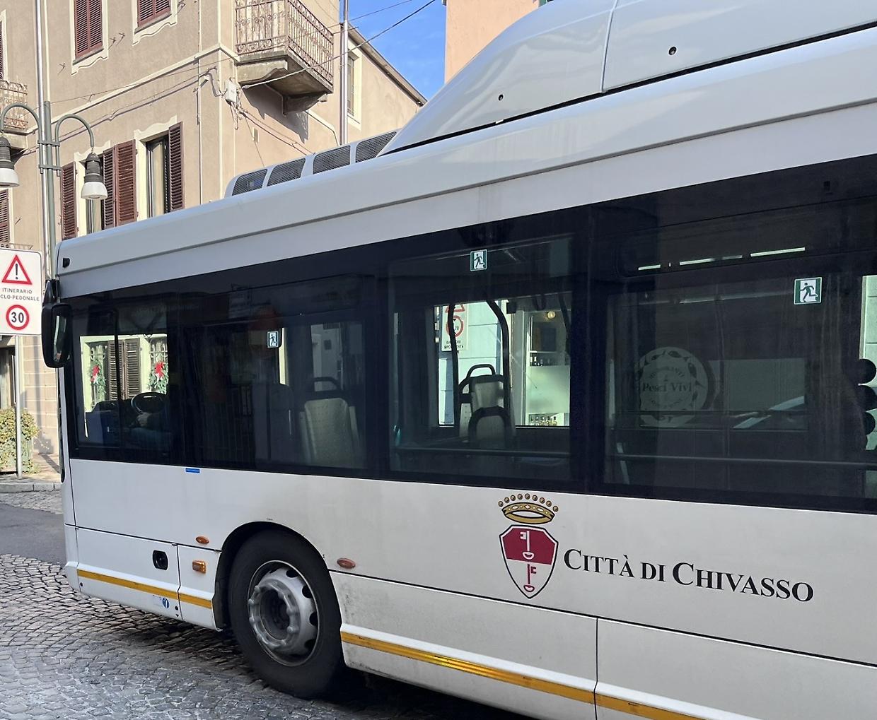 Chivasso, bus sperimentale al via il 9 marzo: innovazione in corsa, ma i biglietti si inceppano
