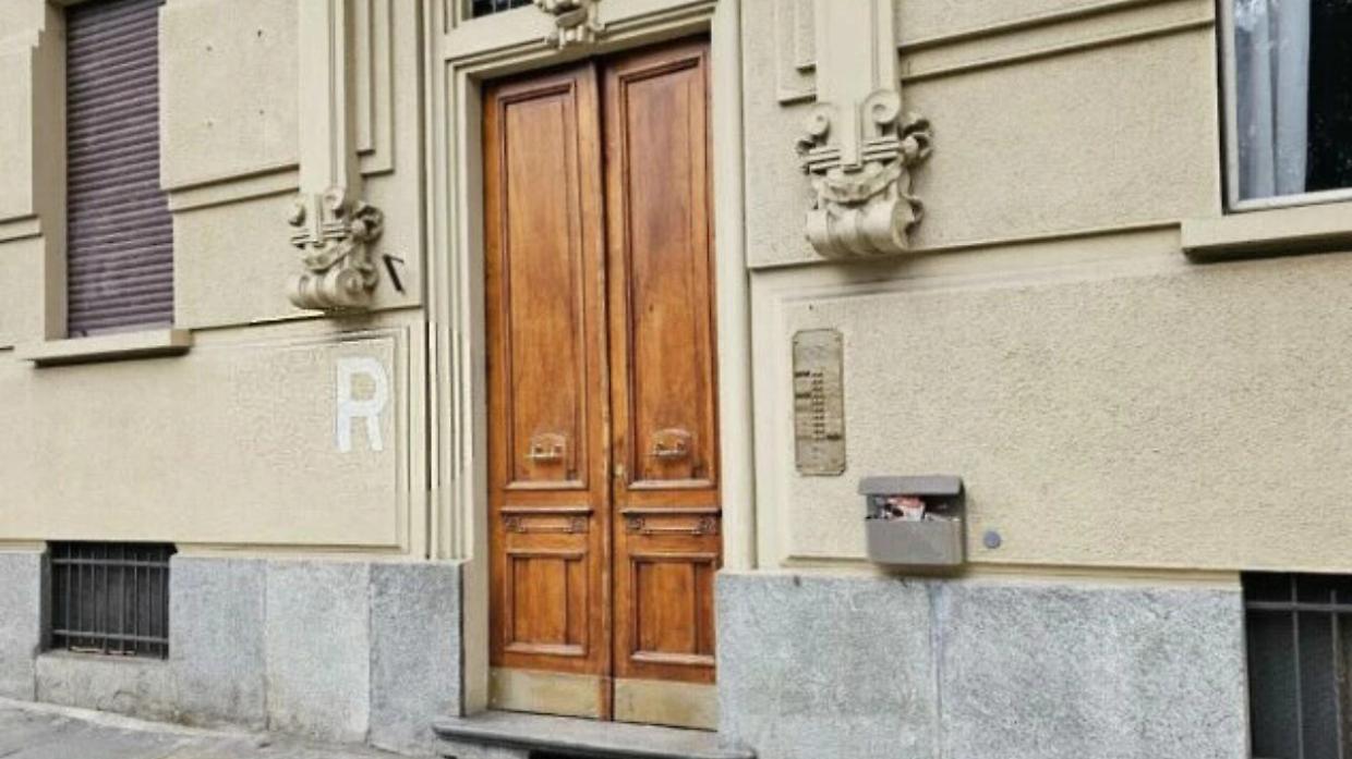 Hai mai notato quella &ldquo;R&rdquo; sui palazzi di Torino? Ecco cosa racconta davvero