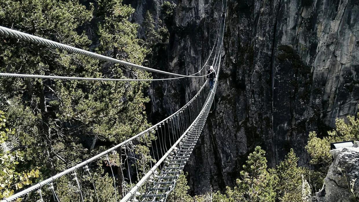 Ponte Tibetano di Cesana Claviere: l&rsquo;avventura sospesa tra le spettacolari Gorge di San Gervasio