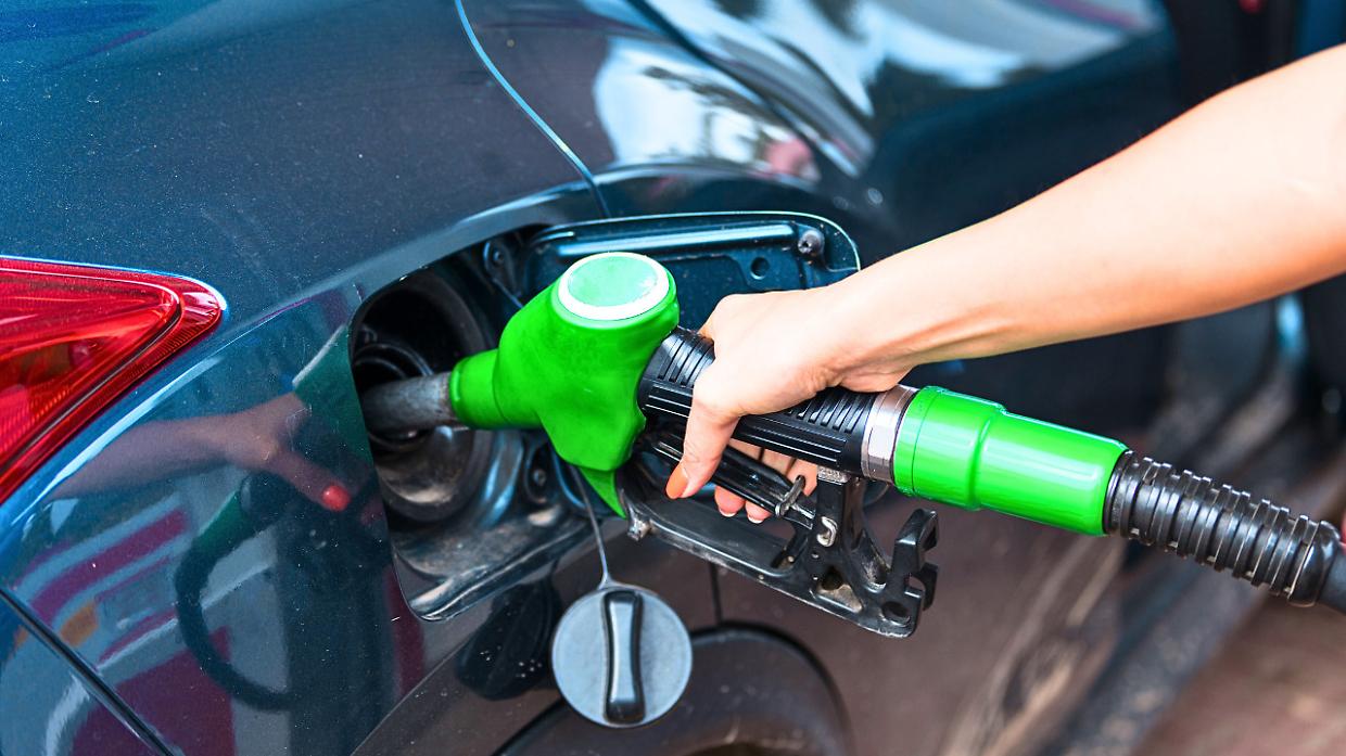 Gasolio e benzina alle stelle ma risparmiare si pu&ograve;: la mappa dei distributori torinesi meno cari