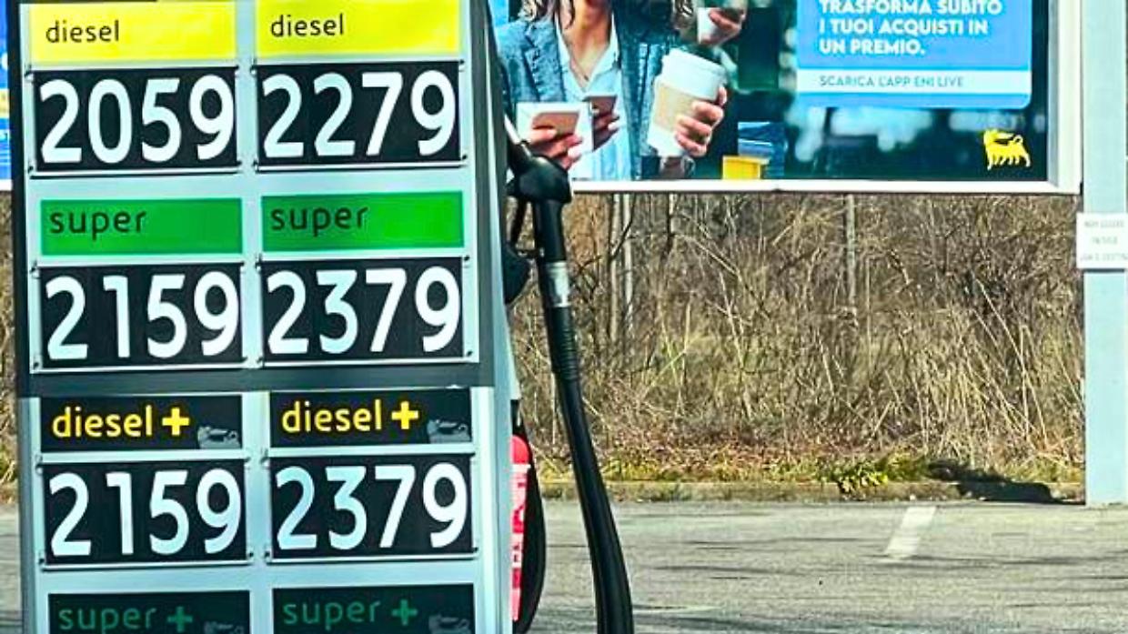Prezzi alle stelle per benzina e gasolio. Ecco i distributori pi&ugrave; cari di Torino e provincia