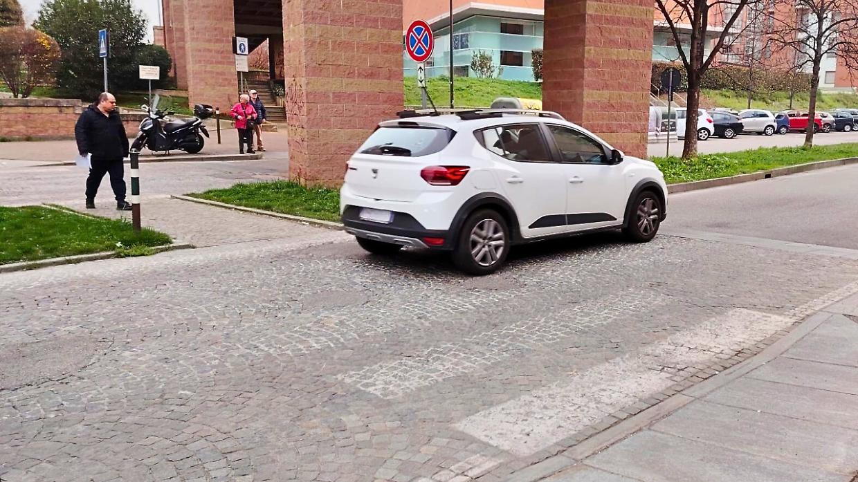 L'attraversamento pedonale di corso Rosai a Torino