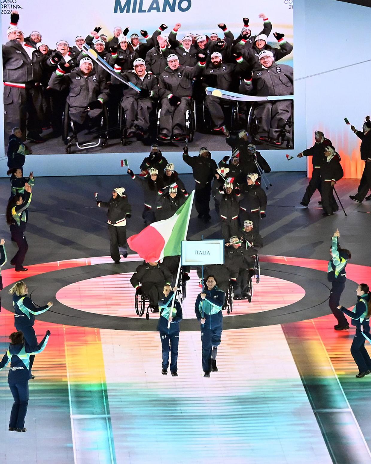 Bebe Vio accende il braciere: all'Arena di Verona inaugurate le Paralimpiadi tra festa e boicottaggi