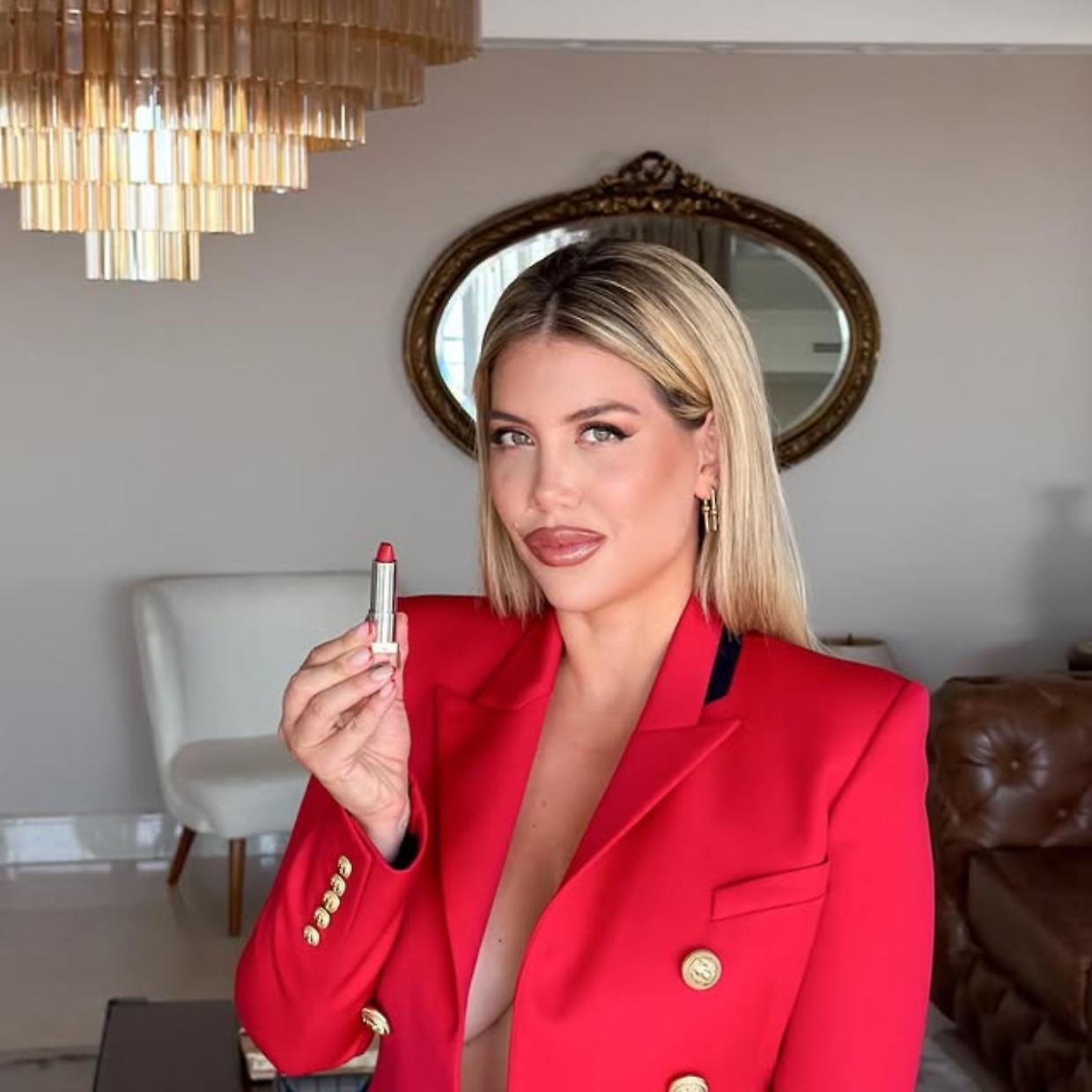 Wanda Nara, spunta un anelloPoi la proposta inaspettata...