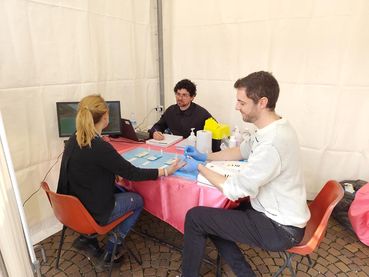 In piazza Castello test gratuiti per HIV ed epatiti: &laquo;Cos&igrave; intercettiamo chi non sa di essere infetto&raquo;