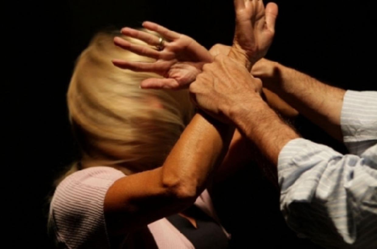 L&rsquo;impatto letale della violenza psicologica: la correlazione tra abusi e suicidio