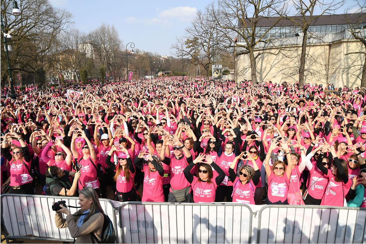 Da Torino a Parigi, corre la solidariet&agrave;: cos&igrave; "Just The Woman I Am" diventa internazionale