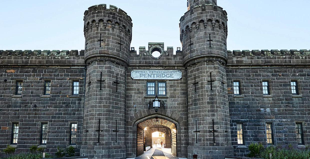 Soggiornare in un carcere? Da prigione di massima sicurezza a hotel 5 stelle, il lusso oltre le sbarre